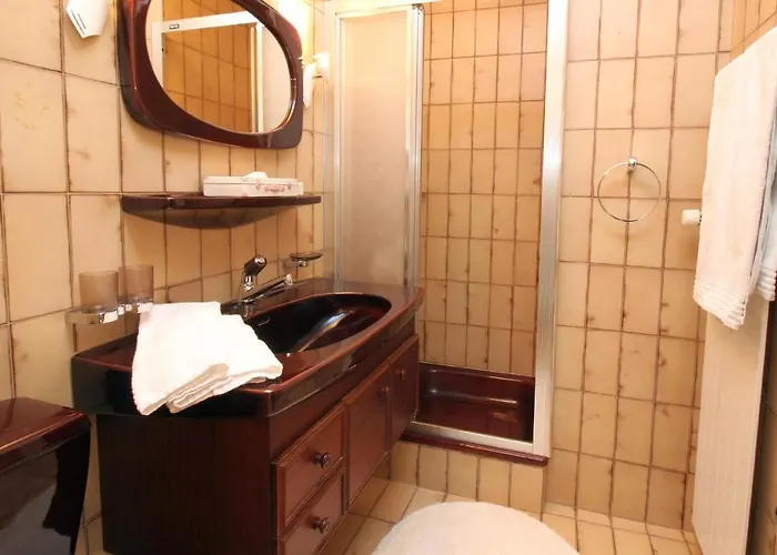 Chesa Alice Apartman *